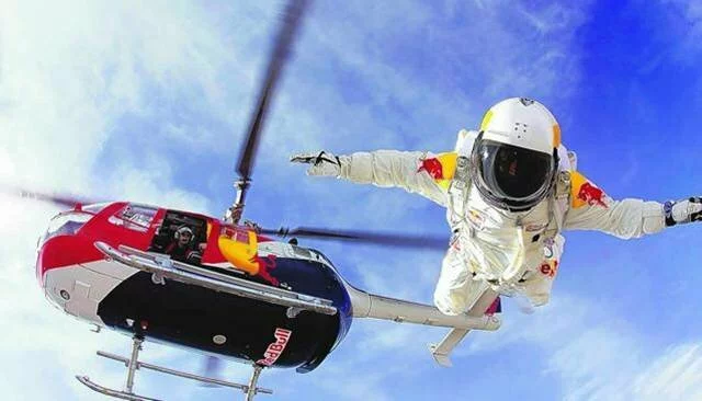 Baumgartner ha effttuato numerosi lancio da aerei ed elicotteri per studiare come reagiva la speciale tuta durante la delicata fase della caduta libera
